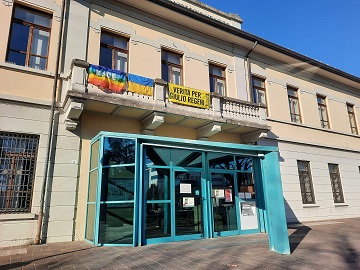 Lissone - Biblioteca Civica - bandiera della pace e ucraina