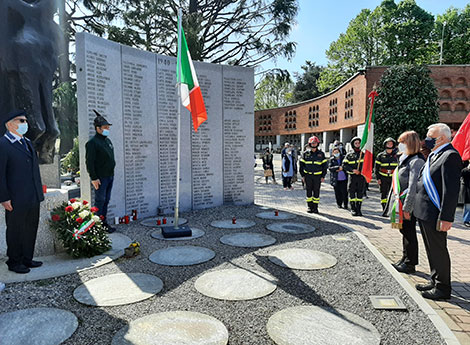 Lissone | monumento milite ignoto Cimitero con autorità istituzionali e bandiera